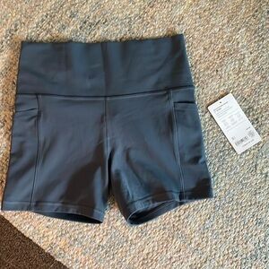 ATHLETA salutation stash 5” short in grey blue